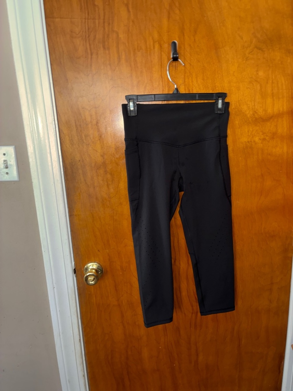 Champion Black Cropped Workout Leggings with Side Pockets